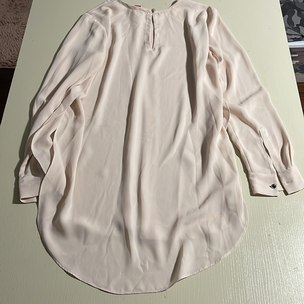 Vince Camuto Cream Flowy Top- Size XS - Picture 10 of 11